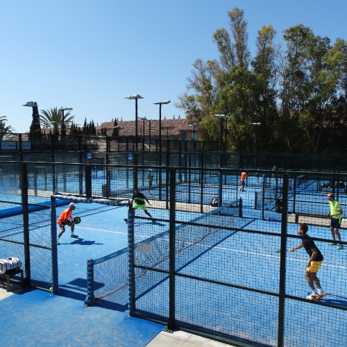 Padelspelers in de Los Monteros Racket Club in Marbella